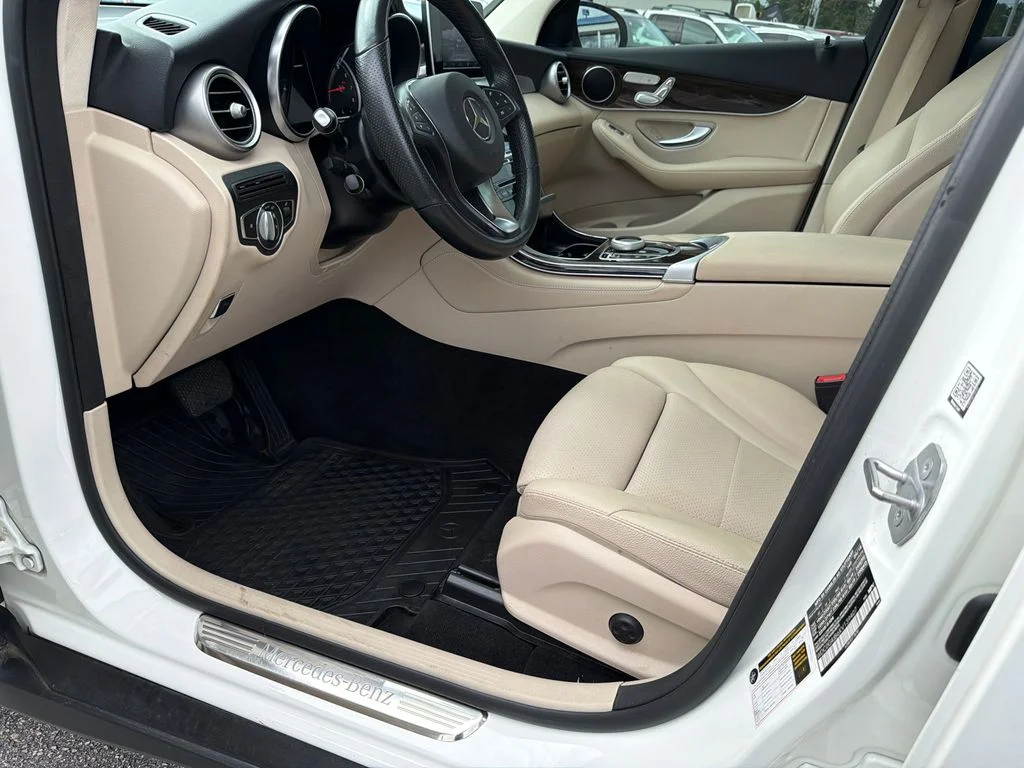 Used 2019  Mercedes-Benz GLC 300 image 9