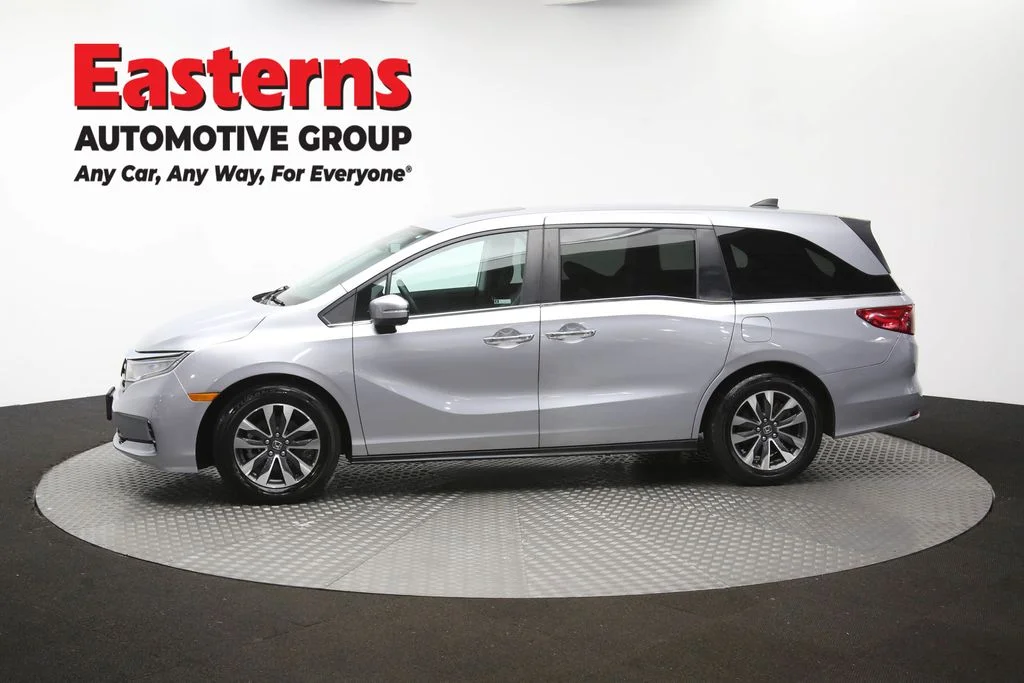Used 2023 Silver Honda EX-L image 57