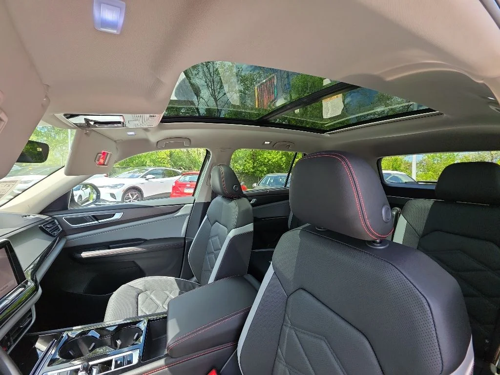 New 2026 Avocado Green Pearl Volkswagen 2.0T Peak Edition image 14