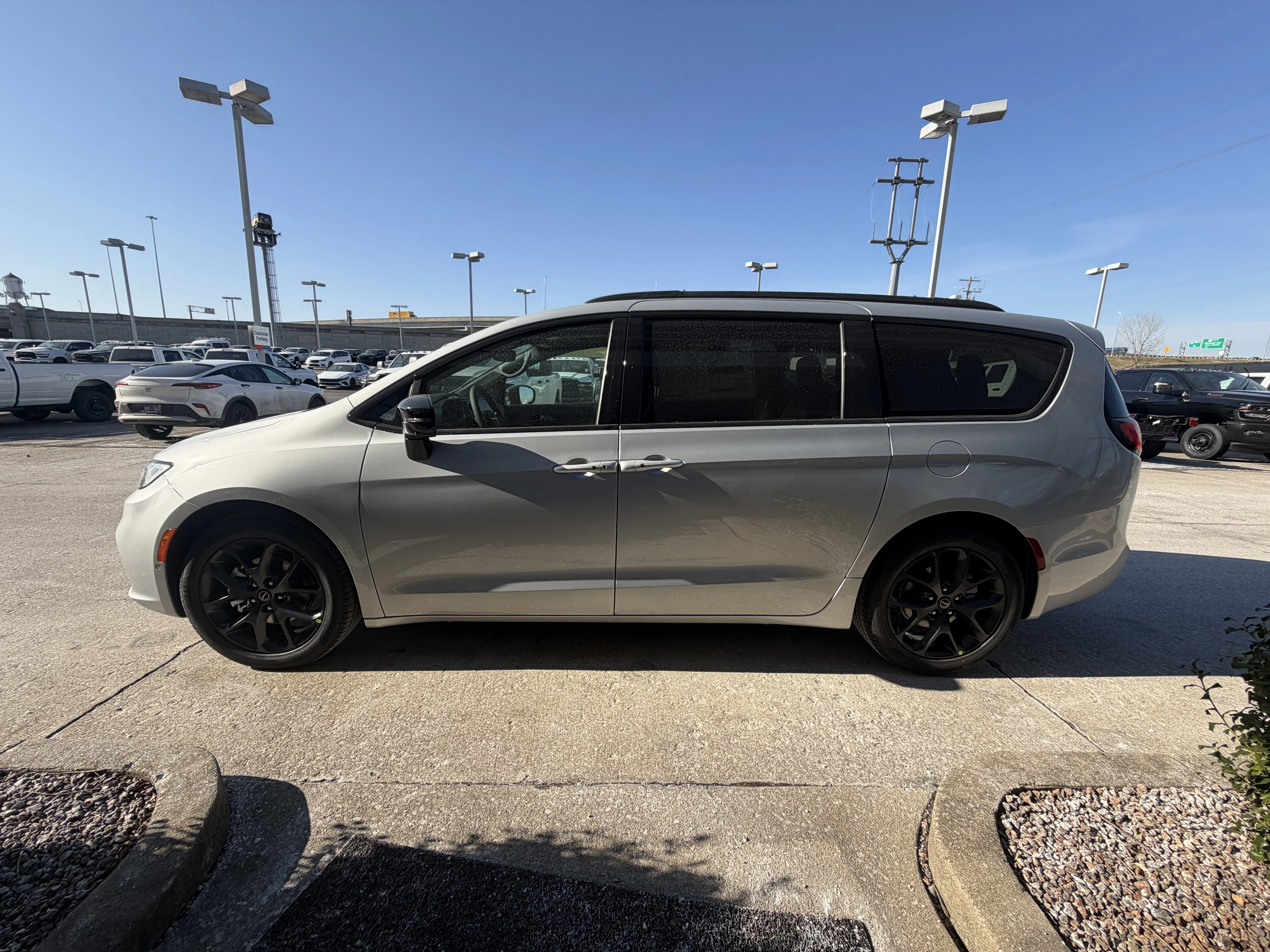 New 2026 Silver Mist Clear-Coat Exterior Paint Chrysler Limited image 15