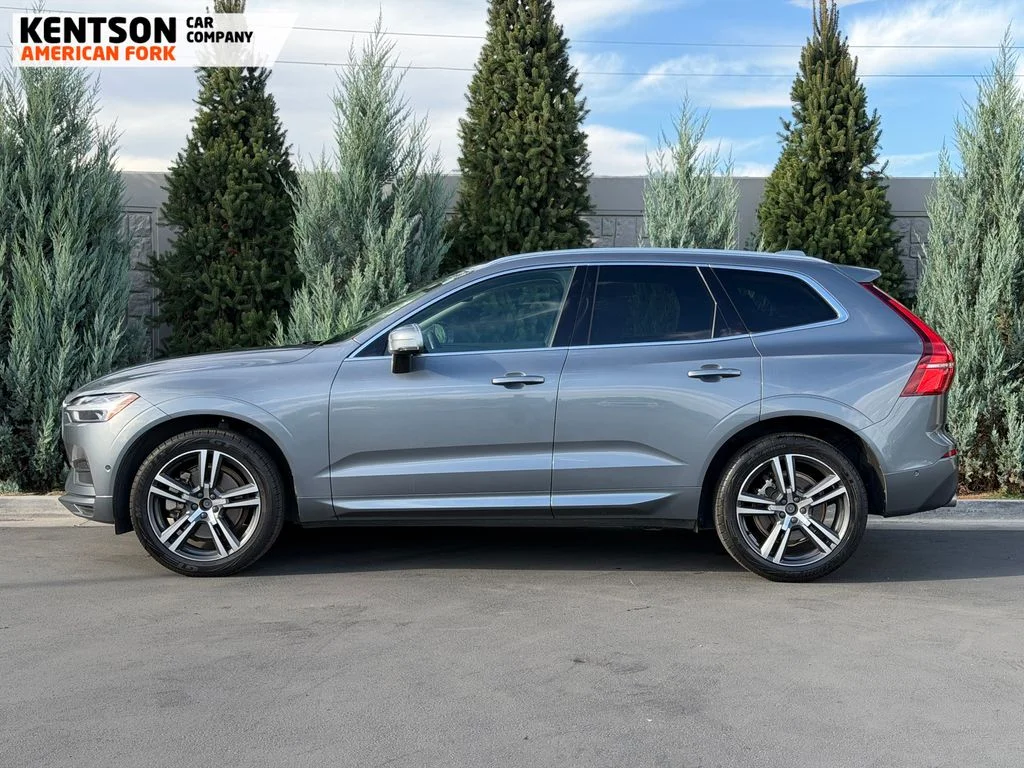 Used 2019 Gray Volvo T6 Momentum image 4
