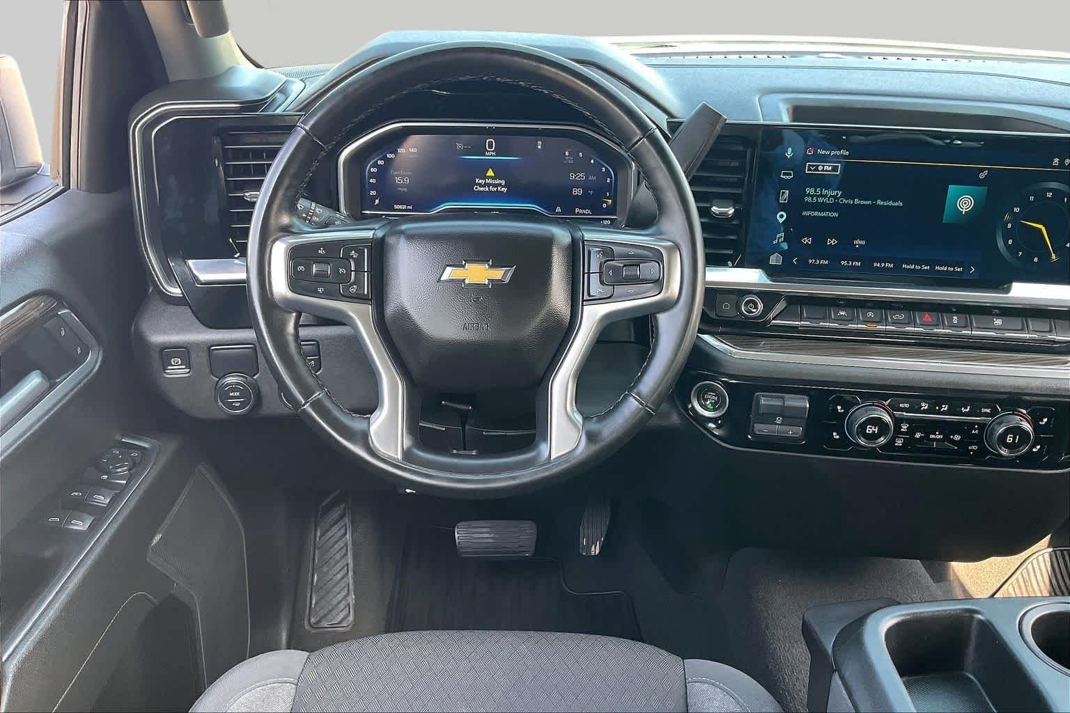 Used 2025 Summit White Chevrolet LT image 6