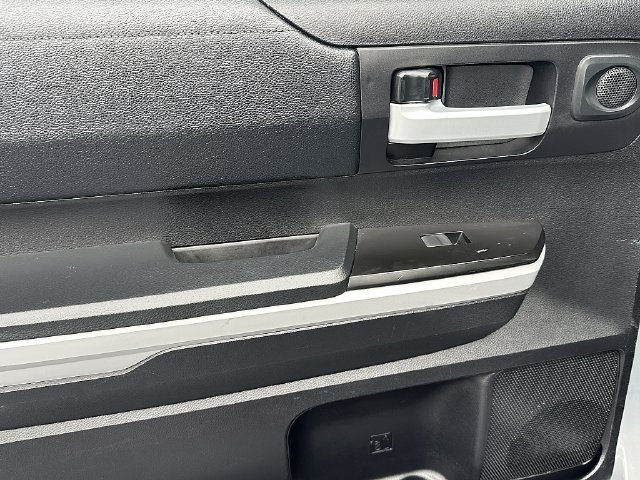 Used 2020  Toyota SR5 image 17