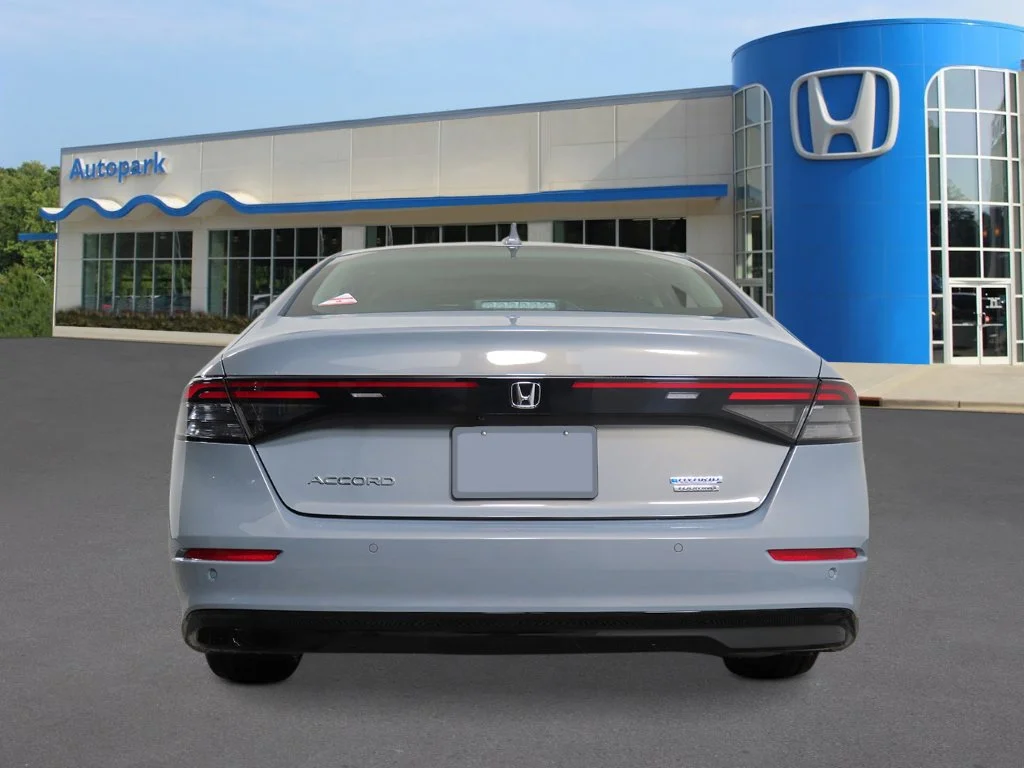 New 2026 Urban Gray Pearl Honda Touring image 4
