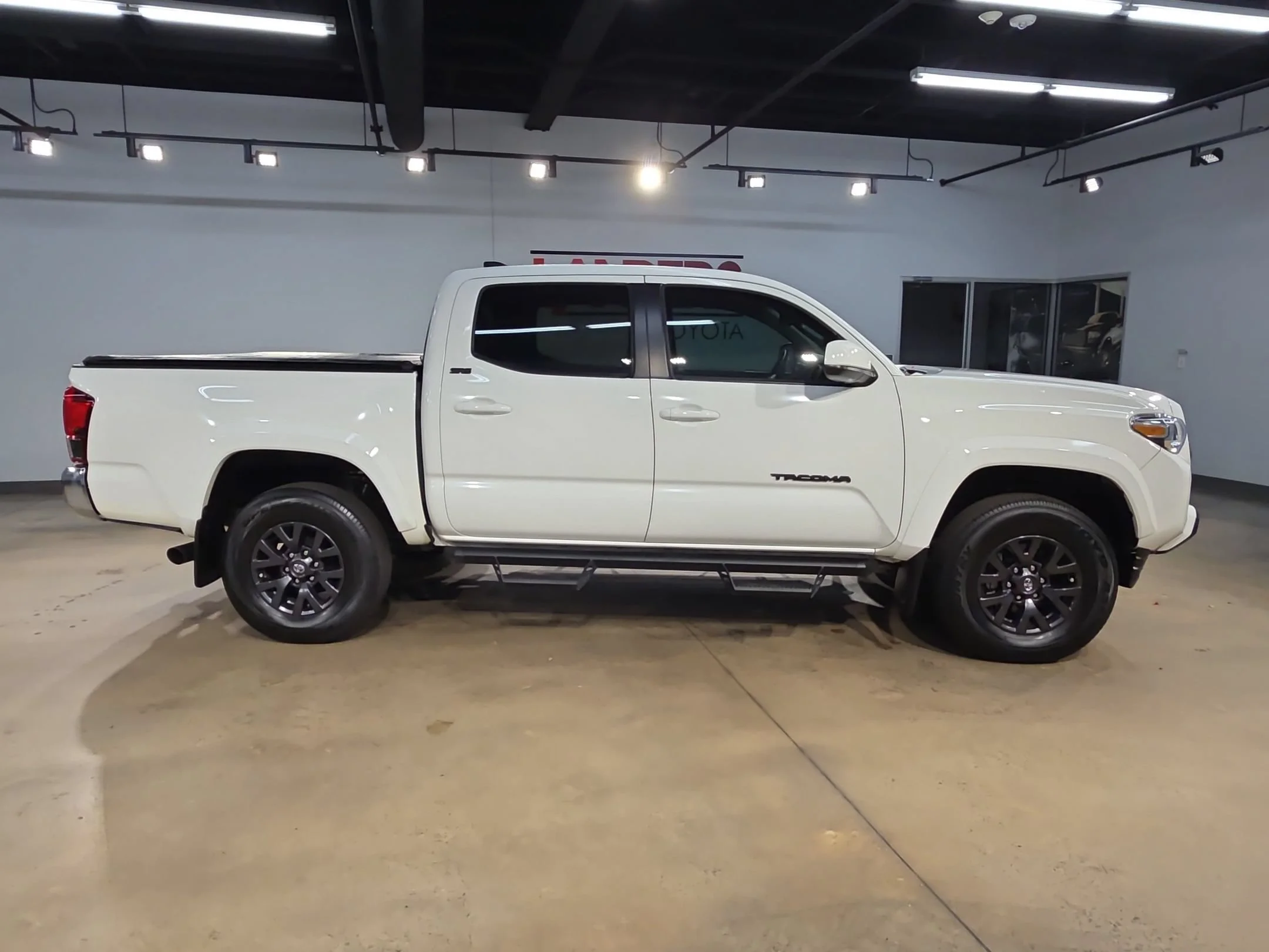 Used 2022 White Toyota SR5 image 8