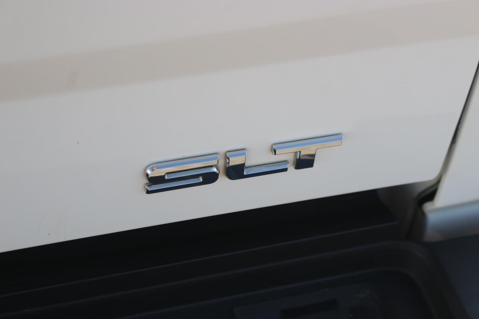 Used 2018 SUMMIT WHITE GMC SLT image 13
