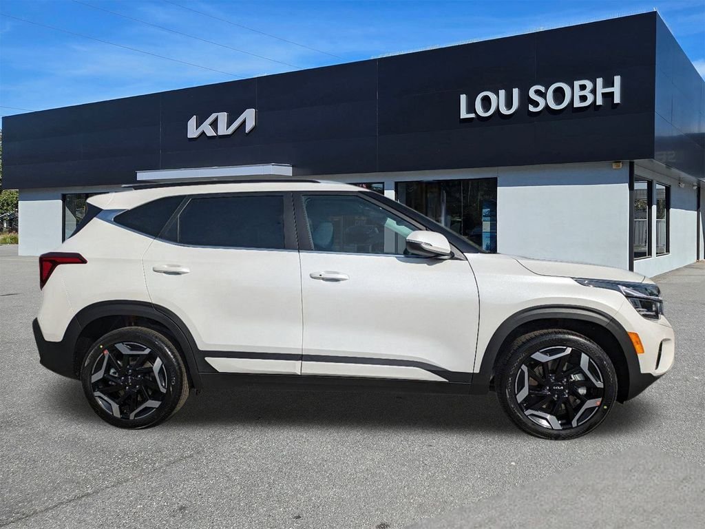 New 2024 Snow White Pearl Kia SX image 2
