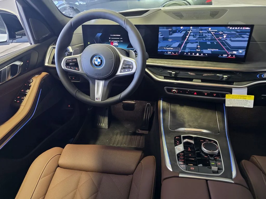 New 2026 Mineral White Metallic BMW xDrive50e image 9