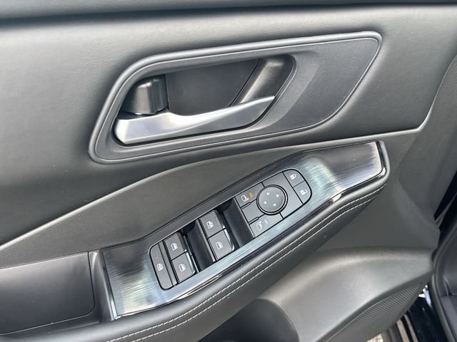 2026 Nissan Rogue SV - Photo 13