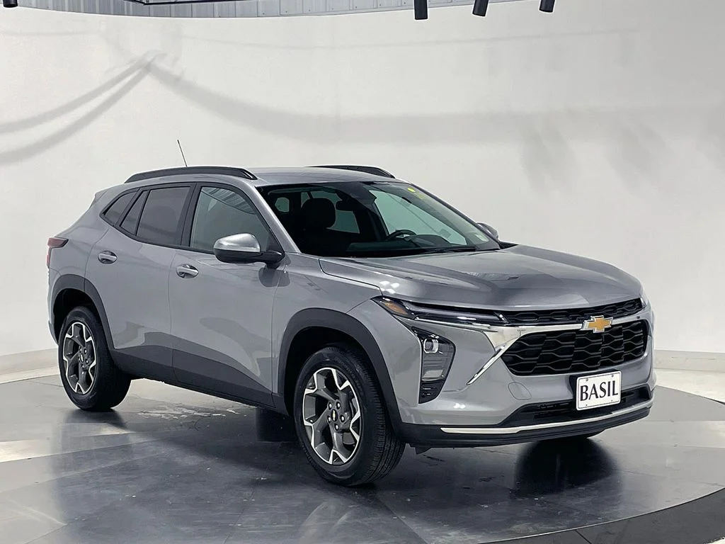 Used 2025 Gray Chevrolet LT image 37