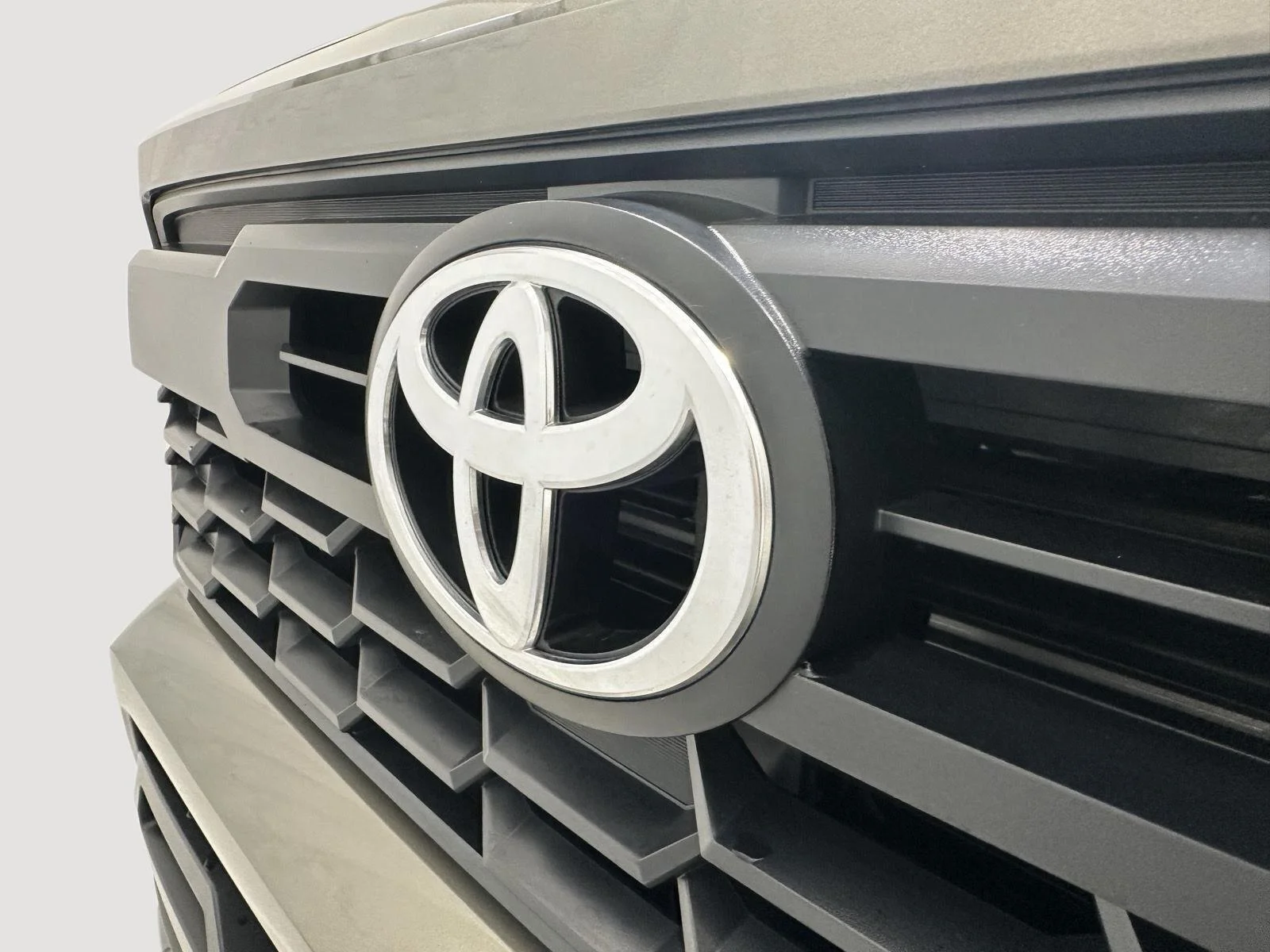 Used 2024 Bronze Oxide Toyota SR5 image 28