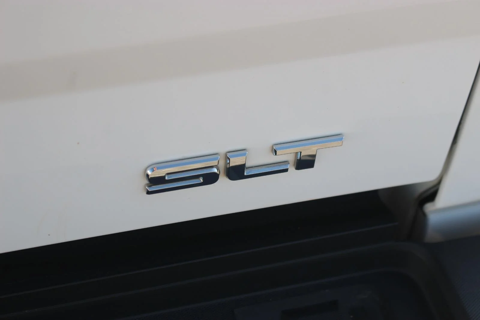 Used 2018 SUMMIT WHITE GMC SLT image 13