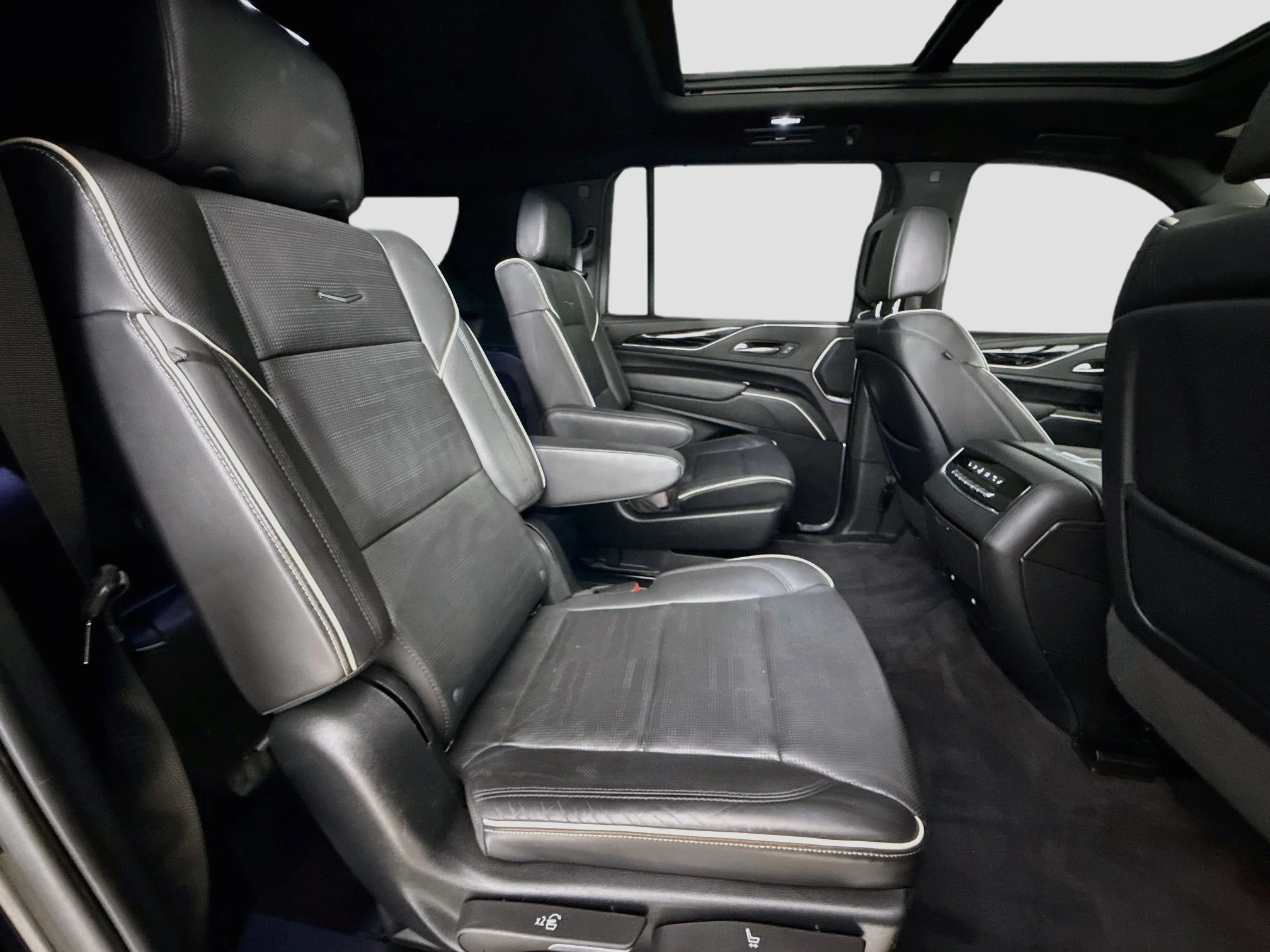 Used 2023 BLACK RAVEN Cadillac 4WD Sport image 31