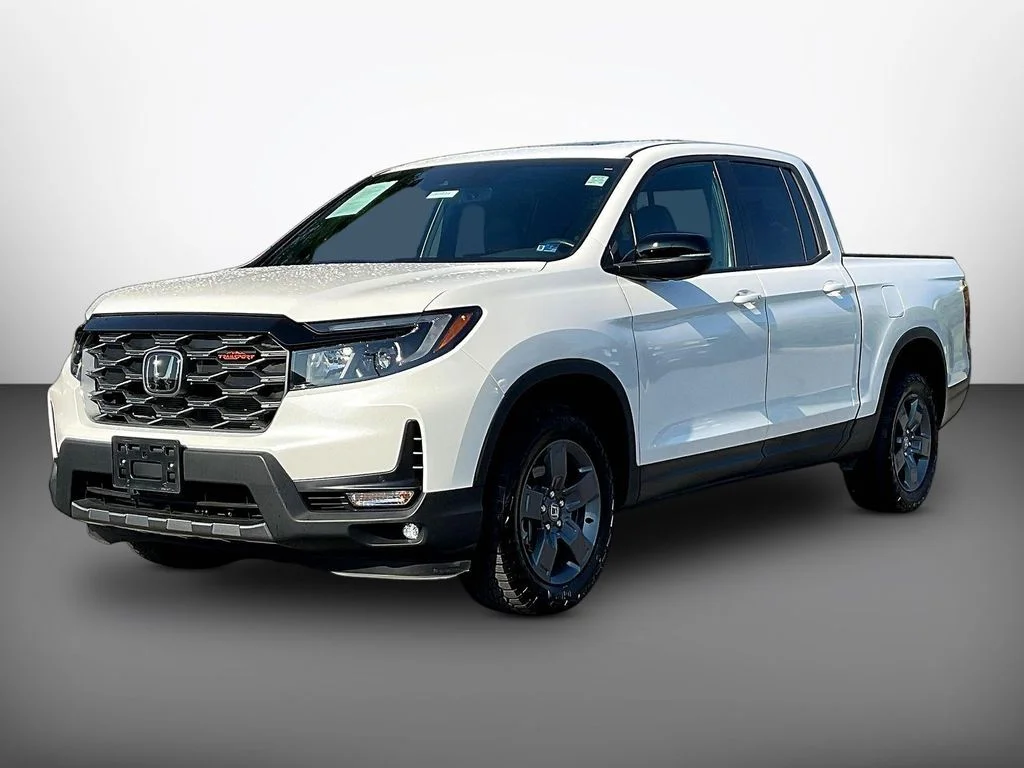 Used 2025 Platinum White Pearl Honda TrailSport image 3