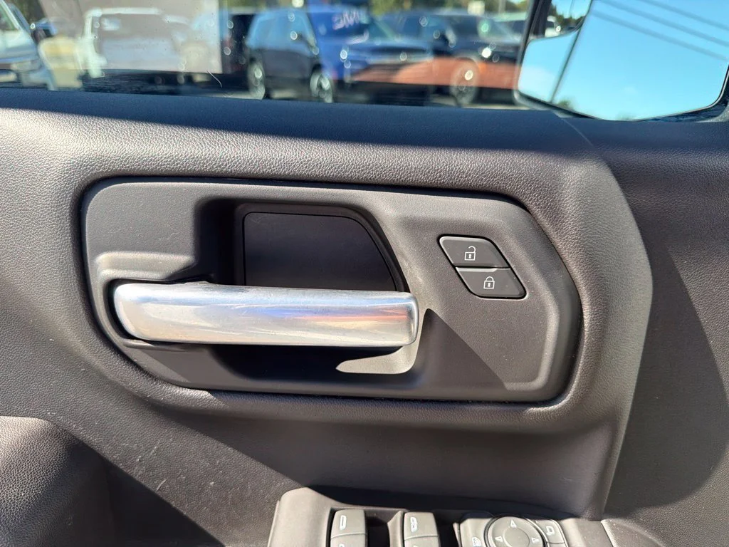 Used 2022 SUMMIT WHITE Chevrolet Custom image 28