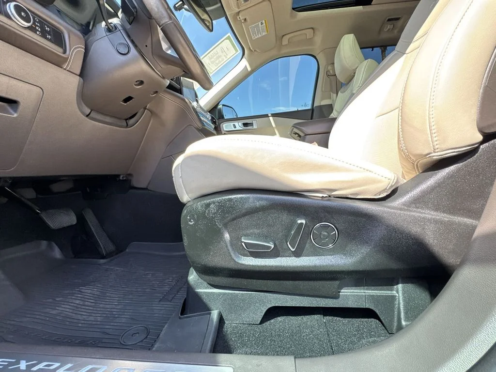 Used 2020 Green Ford Platinum image 20