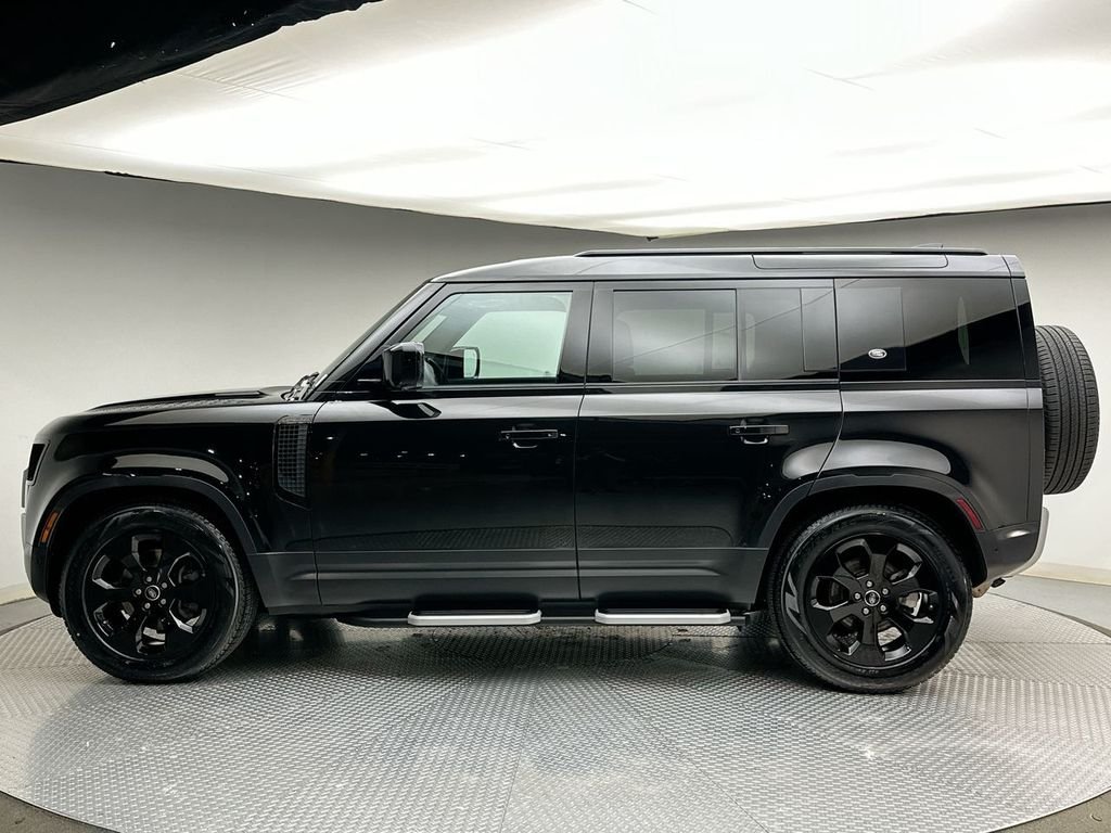 Used 2020 Santorini Black Metallic Land Rover S image 10