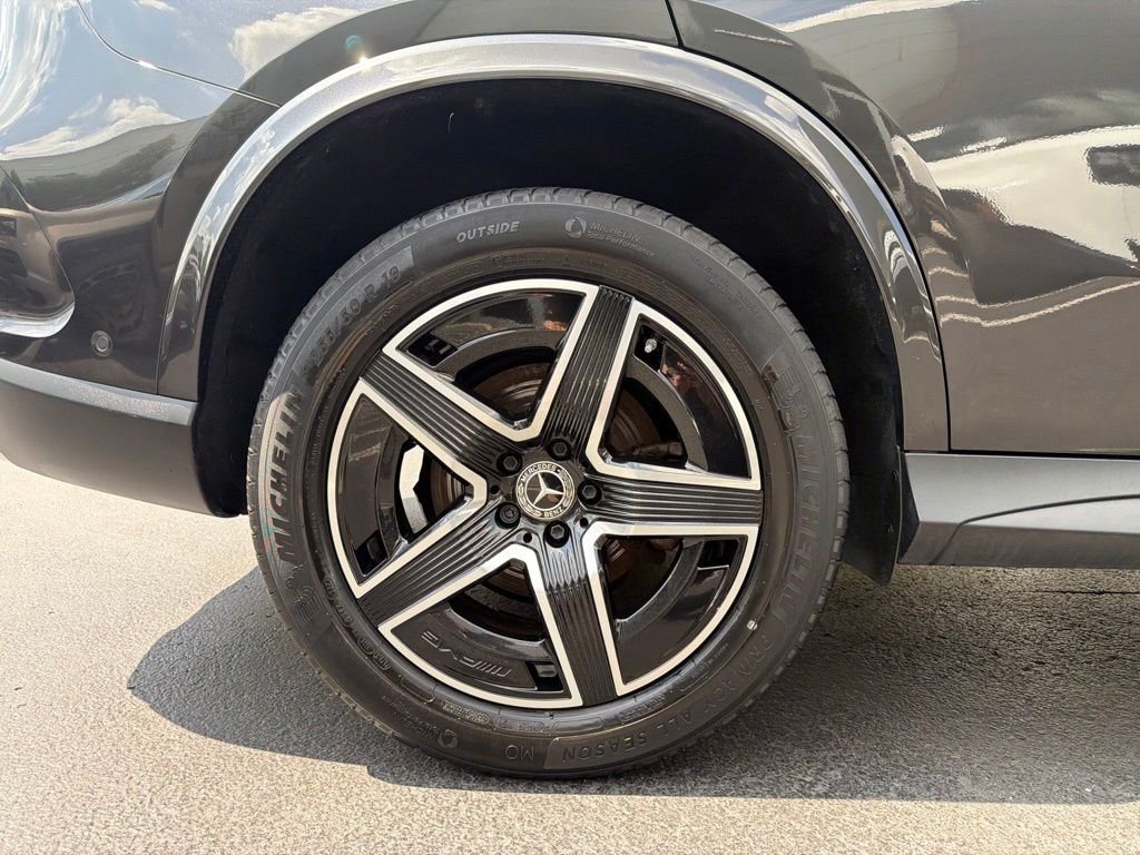 Used 2023 Graphite Gray Metallic Mercedes-Benz GLC 300 image 11