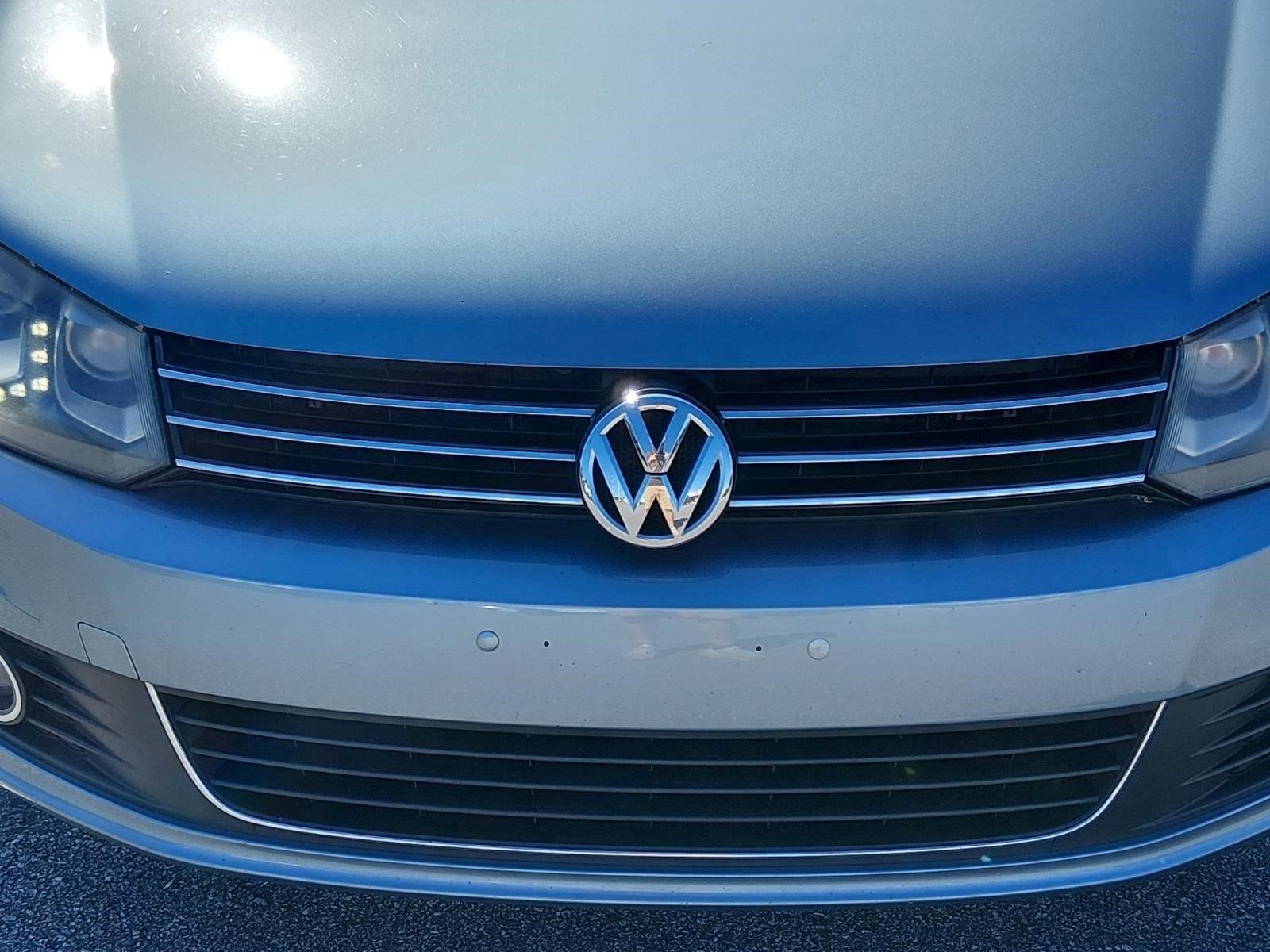 Used 2012 Horizon Blue Metallic Volkswagen Executive image 9