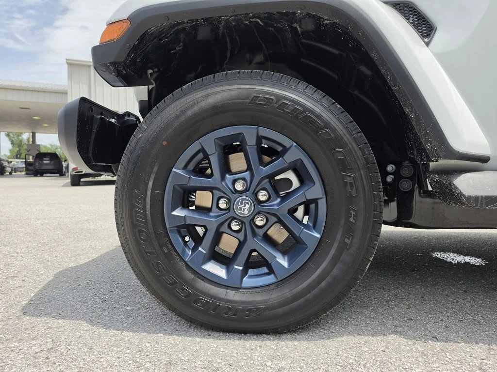 New 2026 Bright White Clear-Coat Exterior Paint Jeep 85th Anniversary Edition image 33