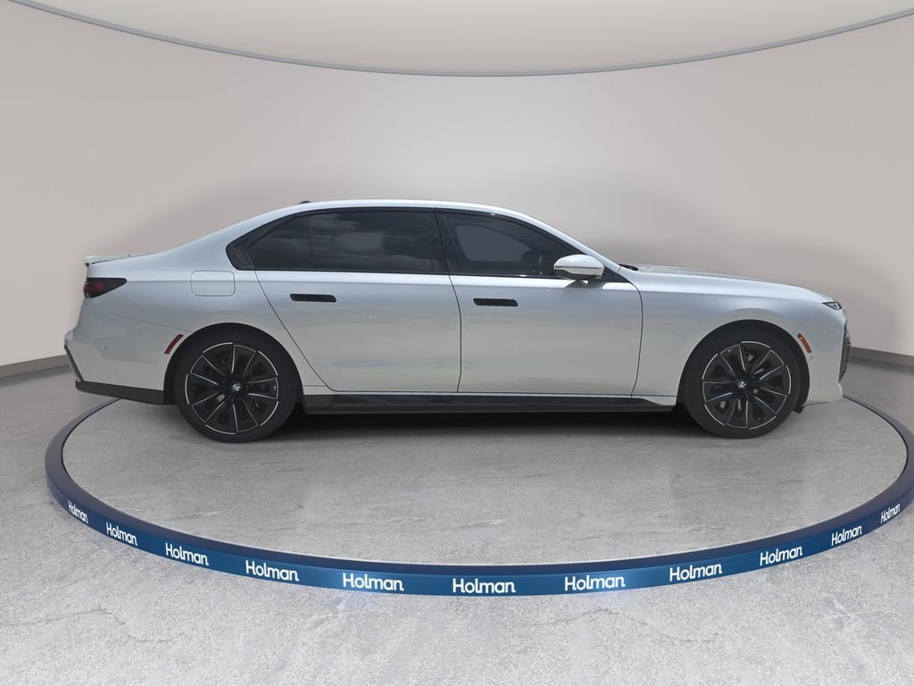 Certified Used 2023 Mineral White Metallic BMW xDrive60 image 4