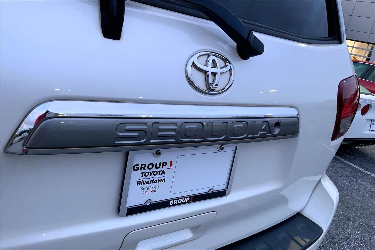 Used 2018 Blizzard Pearl Toyota Platinum image 28