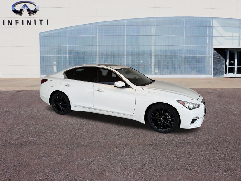 Used 2023 White INFINITI LUXE image 12
