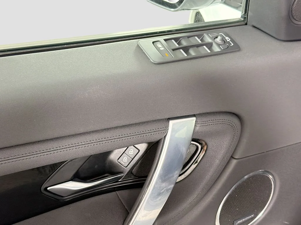 Used 2025 White Land Rover S image 18