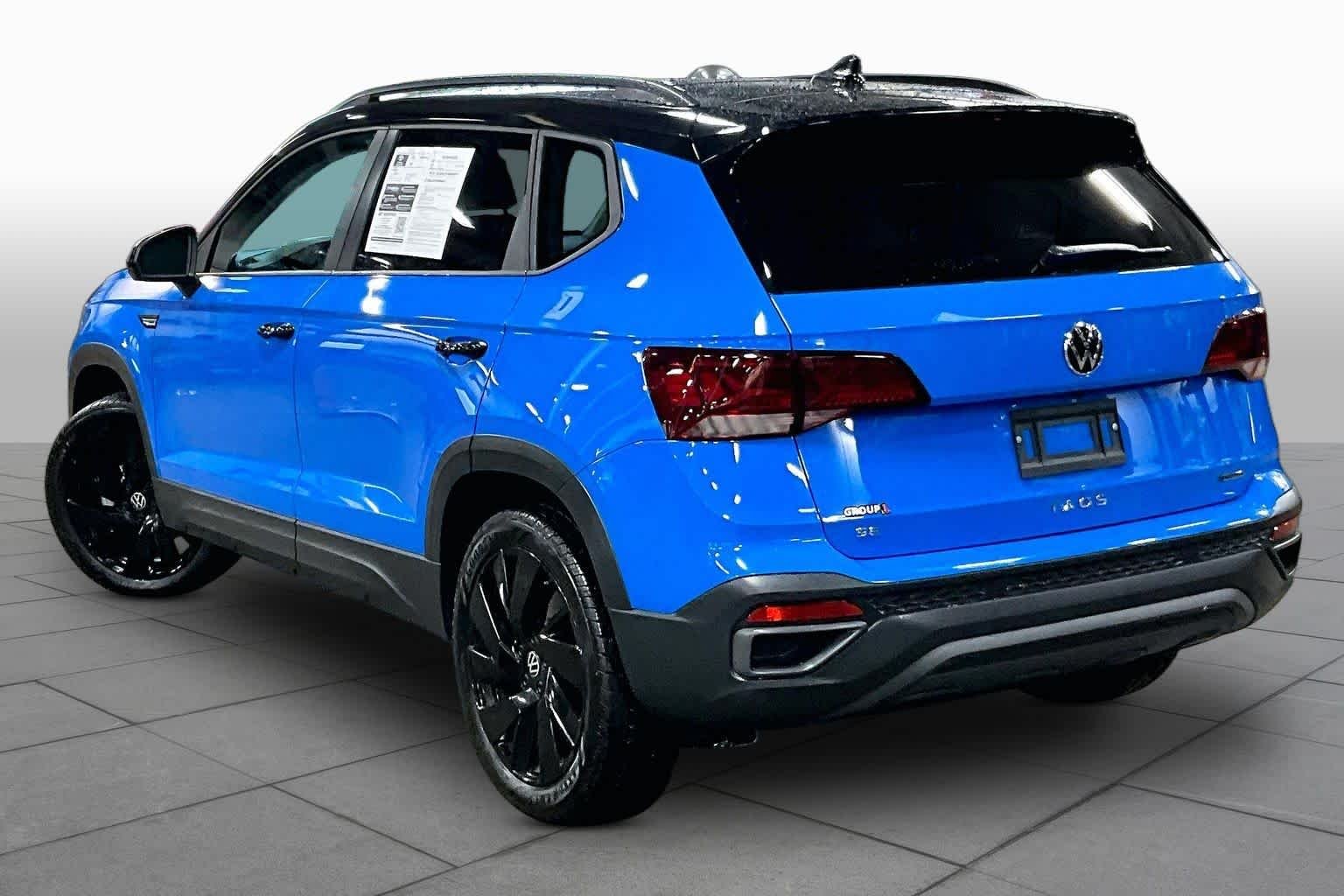Used 2024 Cornflower Blue w/Deep Black Roof Volkswagen SE Black image 12