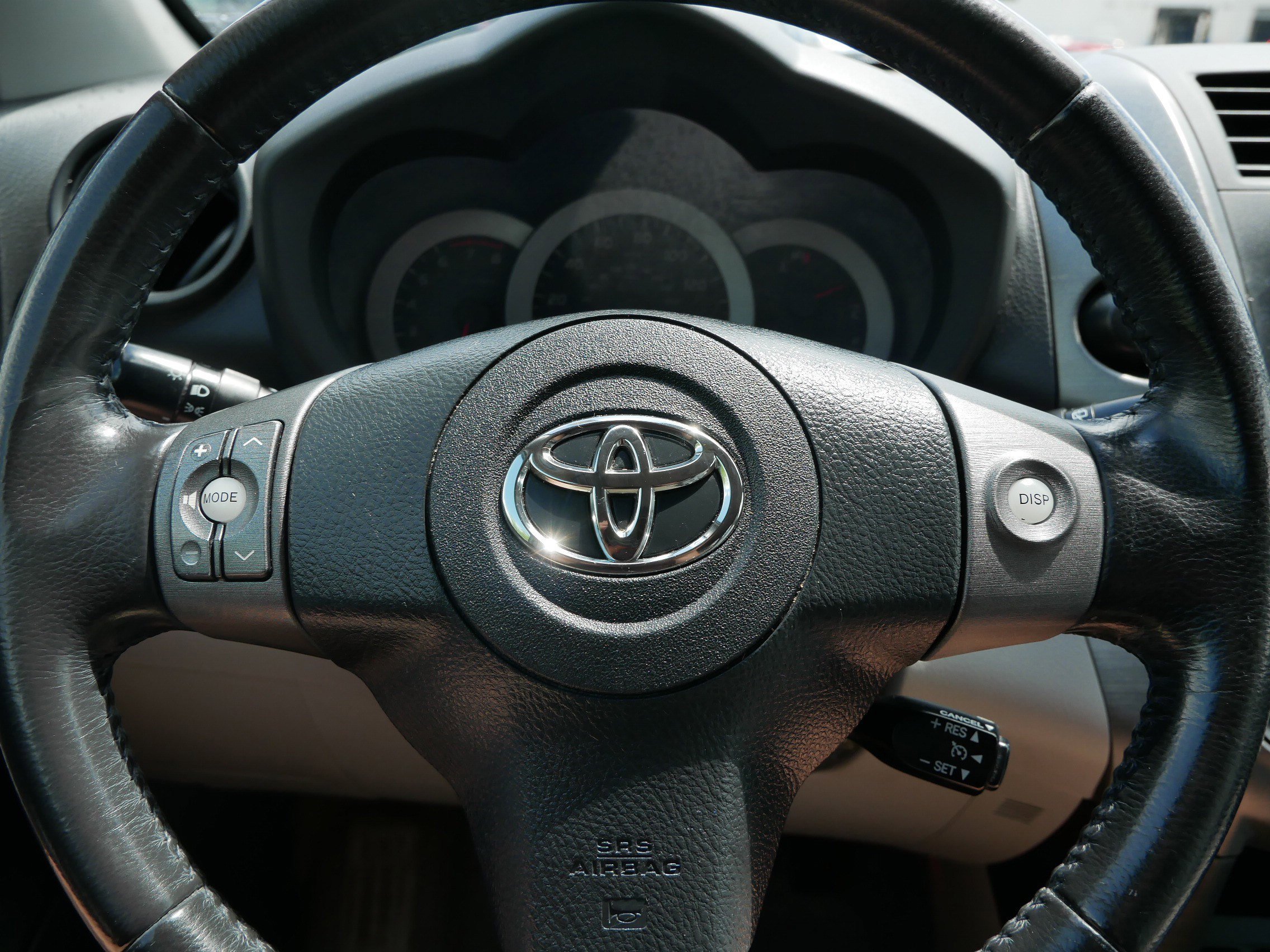 Used 2012 Black Toyota Limited image 25