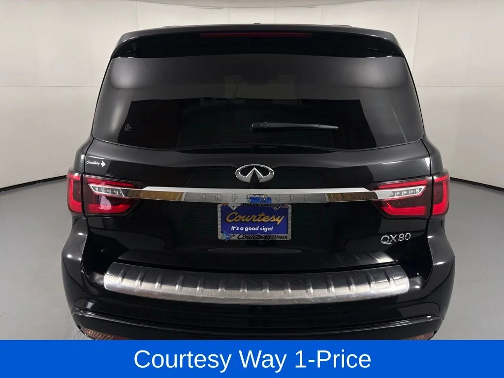 Used 2023 Black INFINITI LUXE image 11
