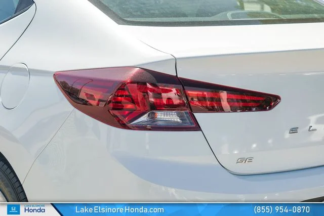 Used 2020 Quartz White Pearl Hyundai SE image 12