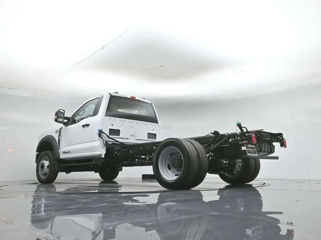 New 2026 Oxford White Ford XL image 4