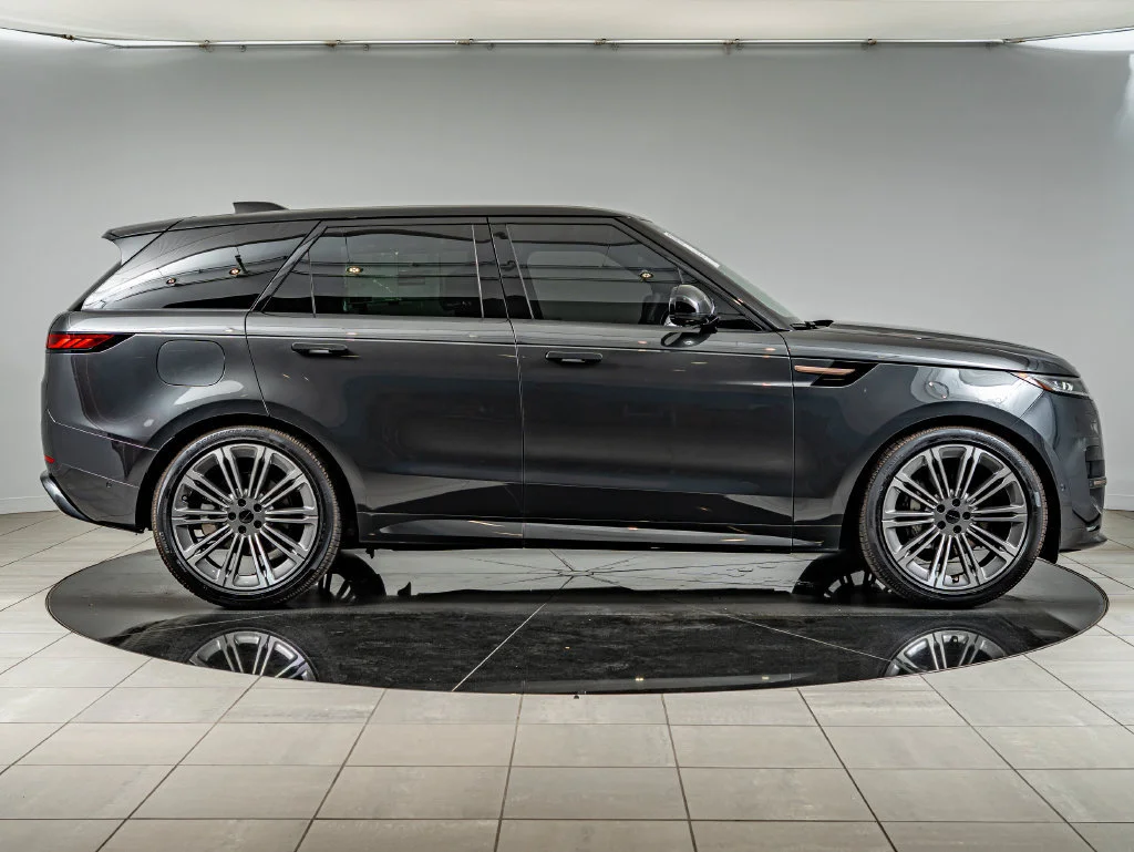 New 2026 Carpathian Gray Premium Metallic Land Rover Dynamic SE image 4