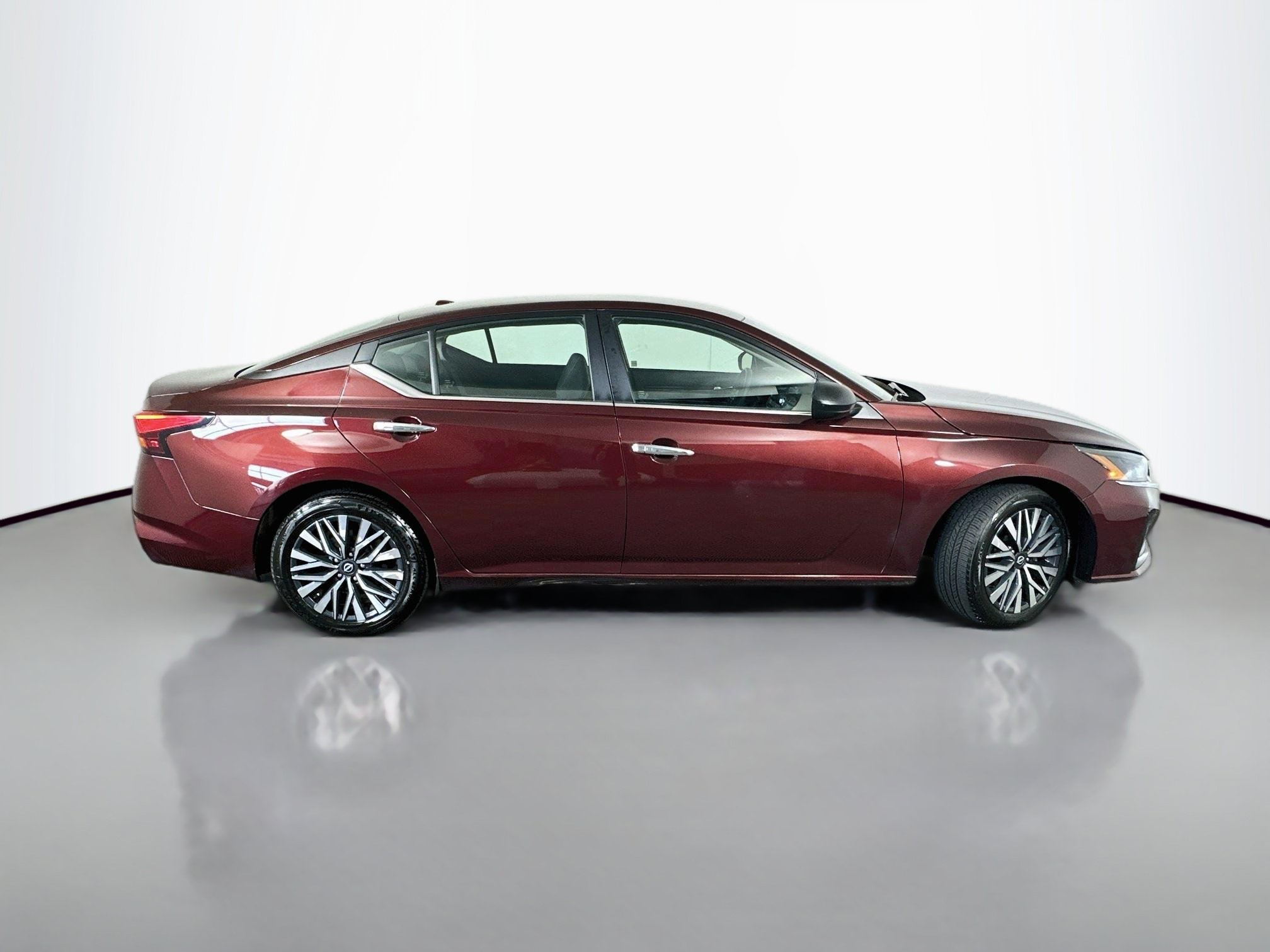 Used 2024 Garnet Pearl Metallic Nissan 2.5 SV image 9