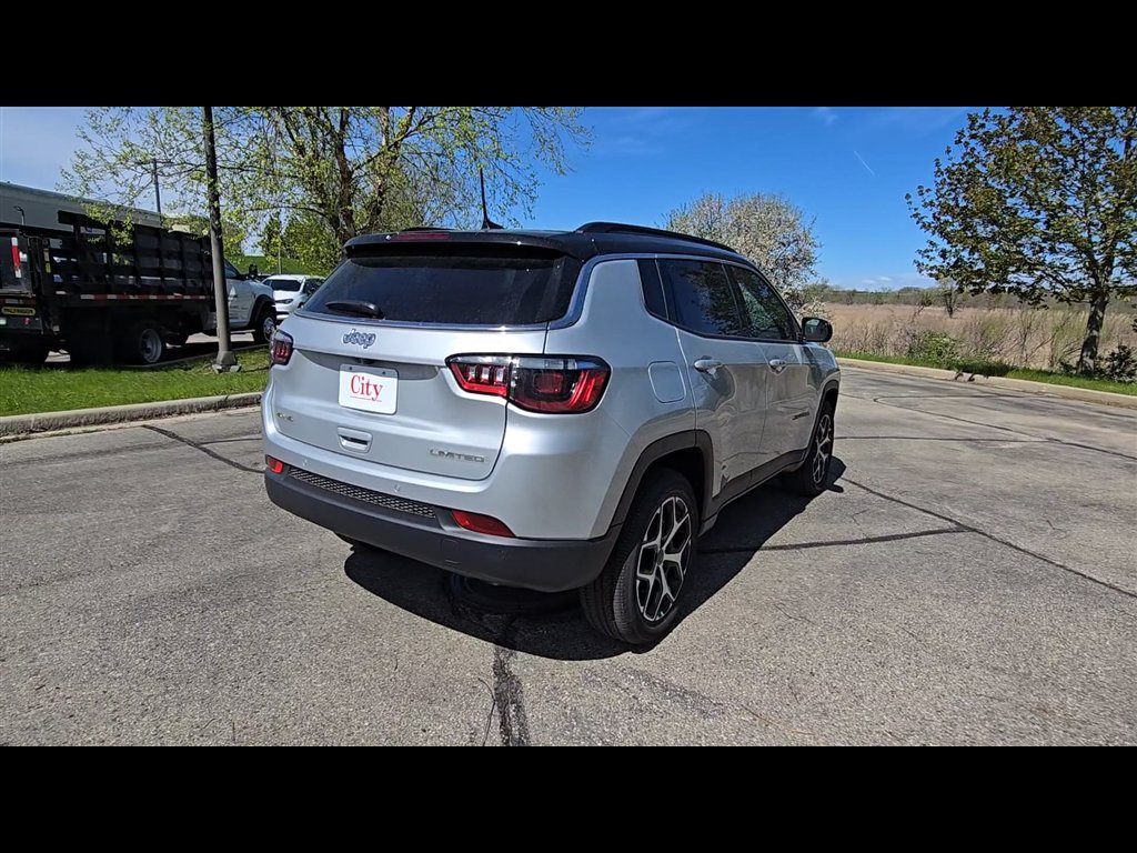 New 2026 Silver Zynith Metallic Clear-Coat Exterior Paint Jeep Limited image 9