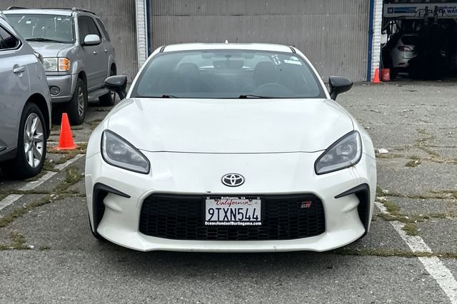 Used 2024  Toyota Premium image 3