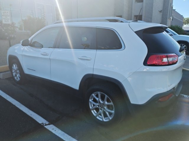 Used 2018 Bright White Clearcoat Jeep Latitude image 9