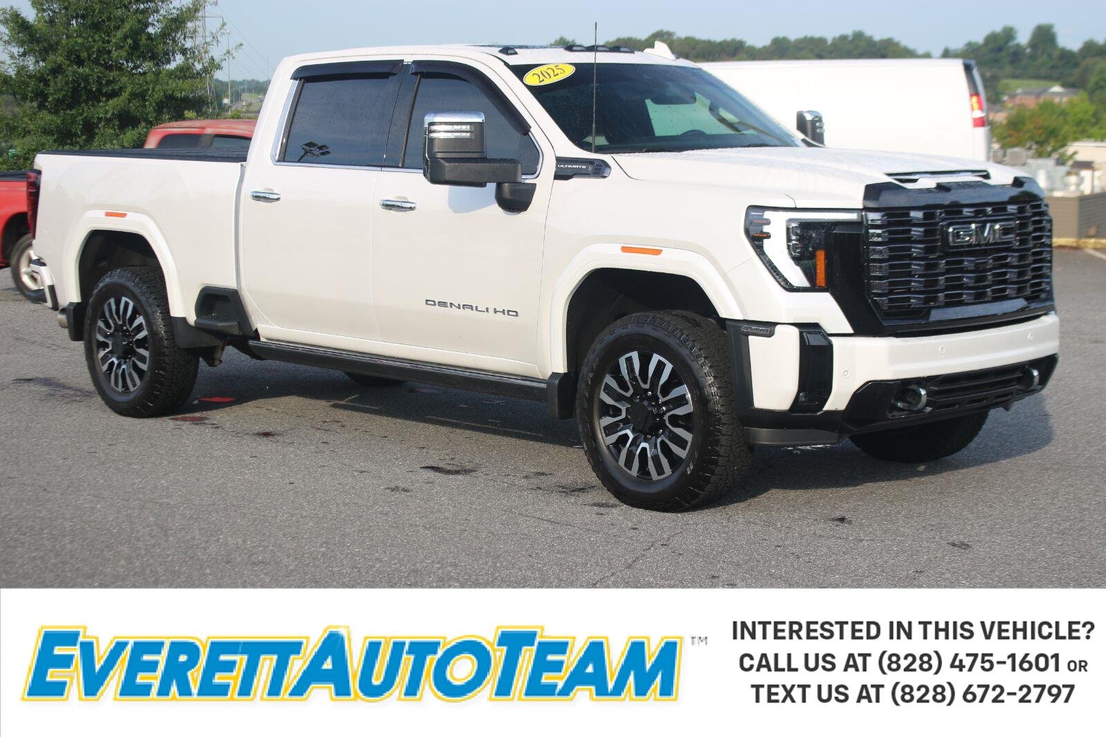 Used 2025 White Frost Tricoat GMC Denali Ultimate image 1
