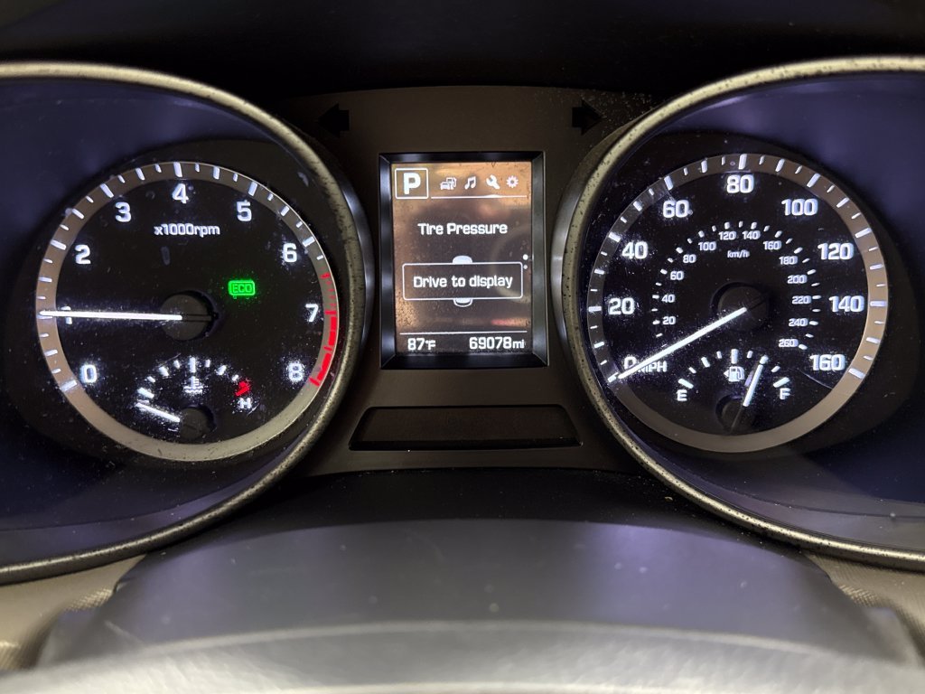 Used 2018 Gray Hyundai SE image 15