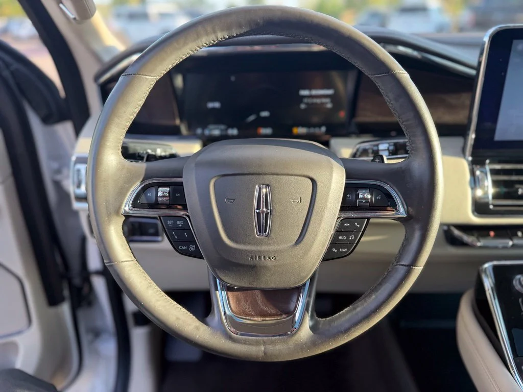 Used 2019 White Lincoln Reserve image 27