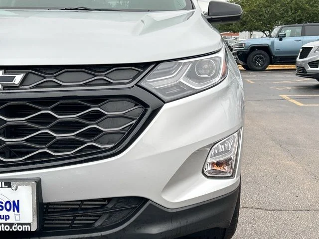 Used 2020 Silver Ice Metallic Chevrolet Premier image 3