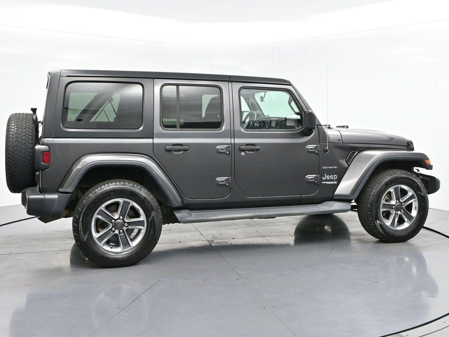 Used 2018 Granite Crystal Metallic Clearcoat Jeep Sahara image 8