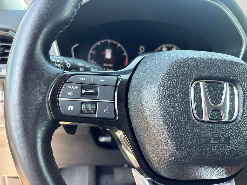 Used 2023 White Honda EX-L image 21