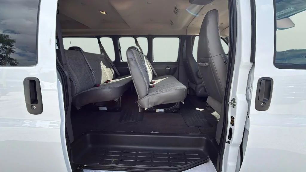 Used 2025 Summit White Chevrolet 1LT image 28