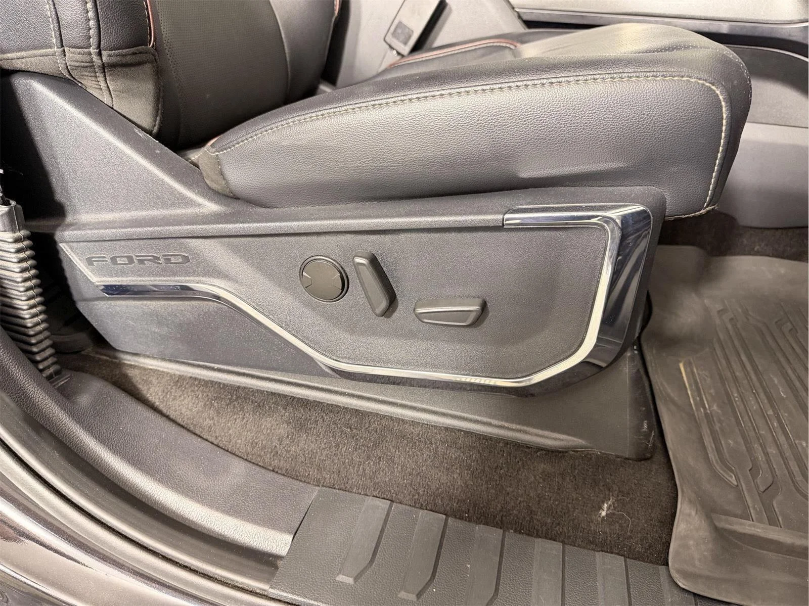 Used 2022 Agate Black Ford LARIAT image 22