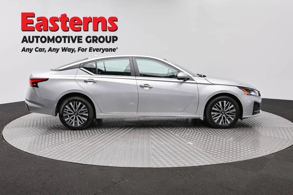 Used 2023 Silver Nissan 2.5 SV image 4