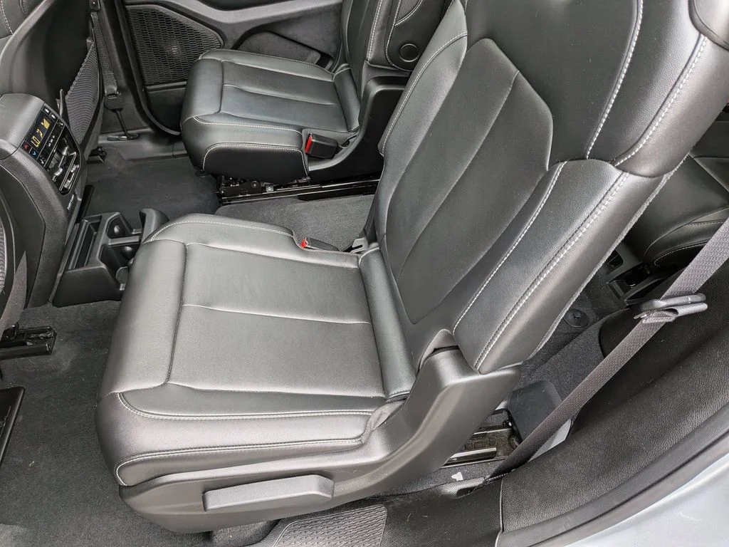 Used 2025 Silver Jeep Limited image 26