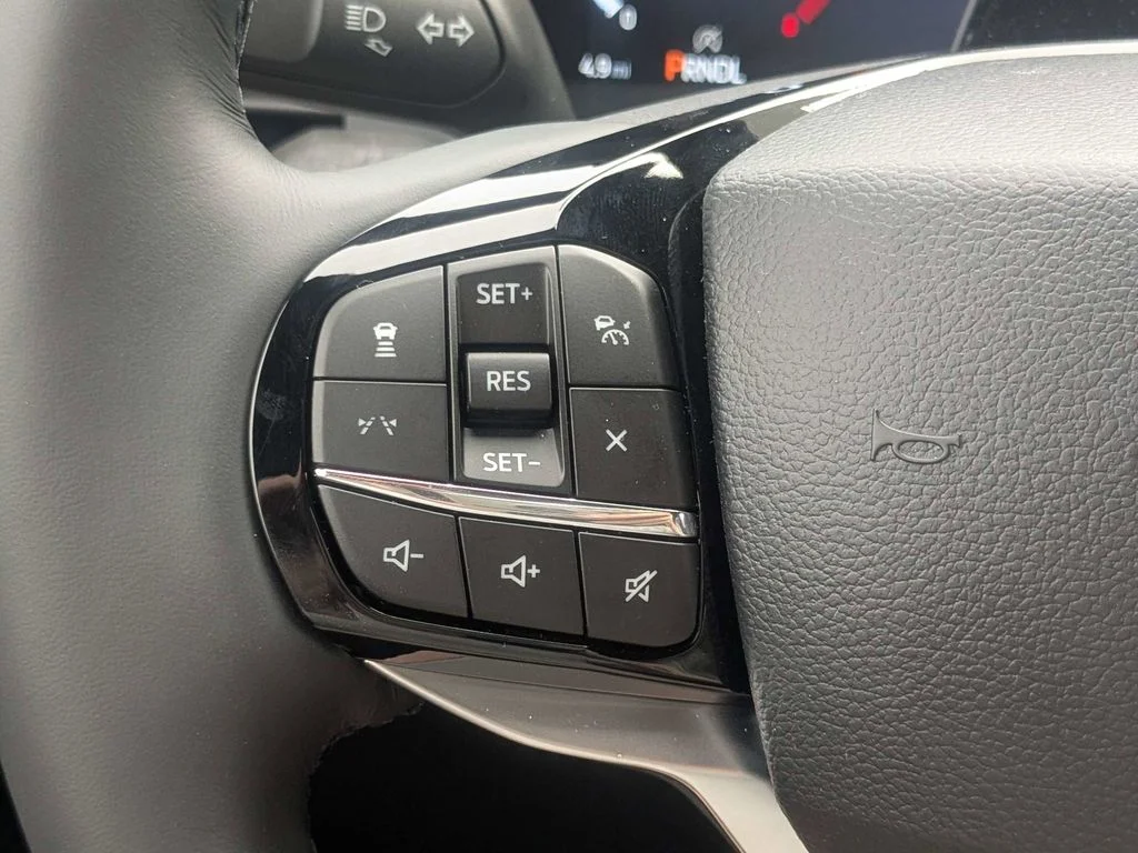 New 2026 Star White Metallic Tri-Coat Ford Platinum™ image 28