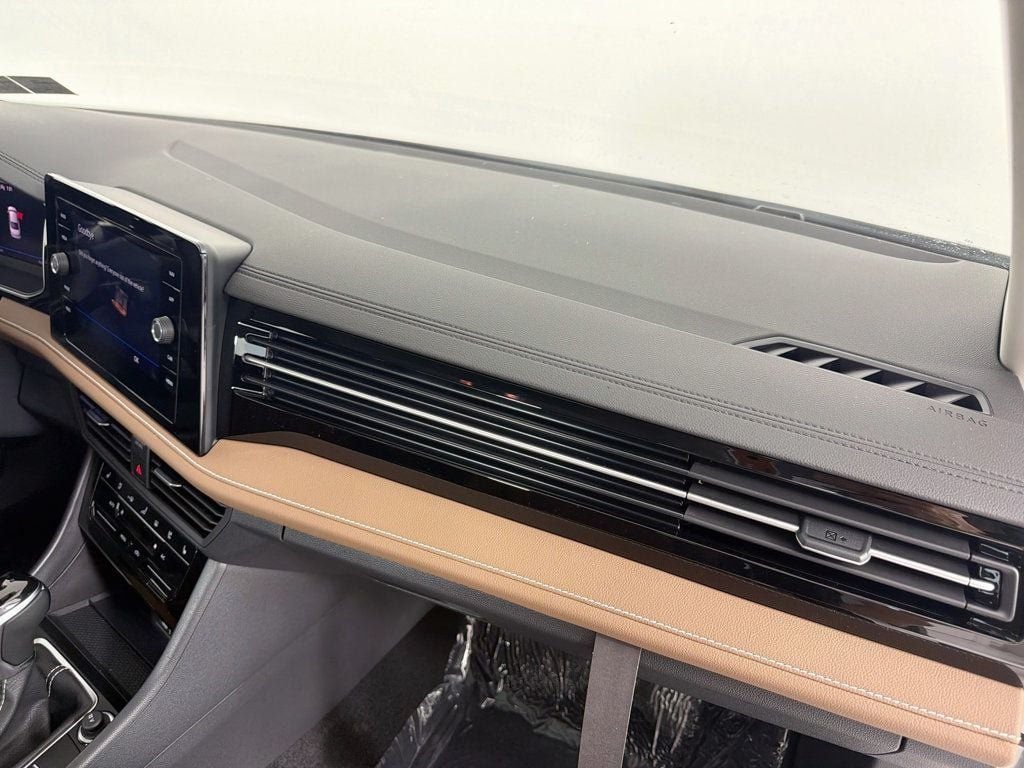 New 2026 Opal White Pearl Volkswagen SEL Automatic image 31